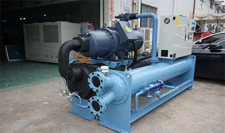 低溫螺桿式冷水機在化工行業的應用